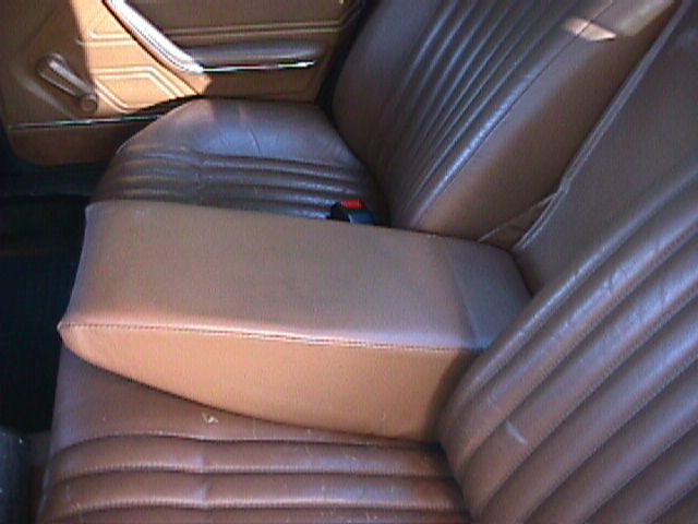 1975_Peugeot_504_Estate_4.jpg